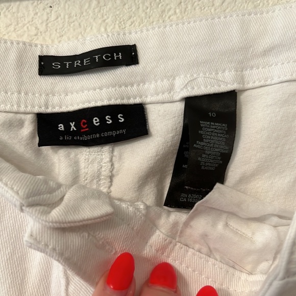 Axcess White denim jeans. - Picture 3 of 6